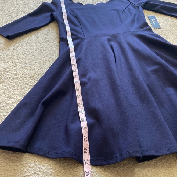 Lulu’s Medium Scalloped Scoop Neck MIDI dress - Picture 14 of 16